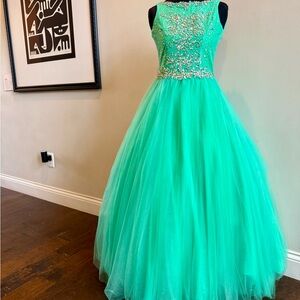 Elegant Green Girls gown with beading - size 12